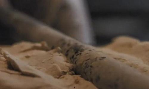 娱乐吃瓜酱头撞枕头,吃瓜酱头撞枕头的惊险瞬间